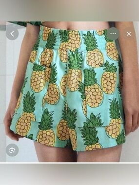 Zara pineapple shorts with pockets size s